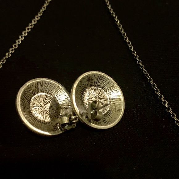 Sold Vintage Faux Pearl Necklace and Earrings Set - Picture 4 of 5